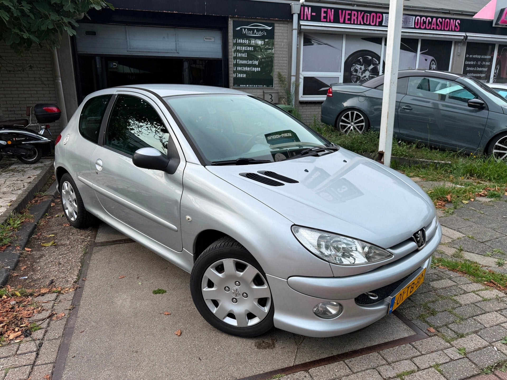 Peugeot 206 1.4-16V Air-line 3 Apk/Airco/2.Sleutels/Boekjes, Auto's, Voorwielaandrijving, 31 €/maand, 4 cilinders, Origineel Nederlands