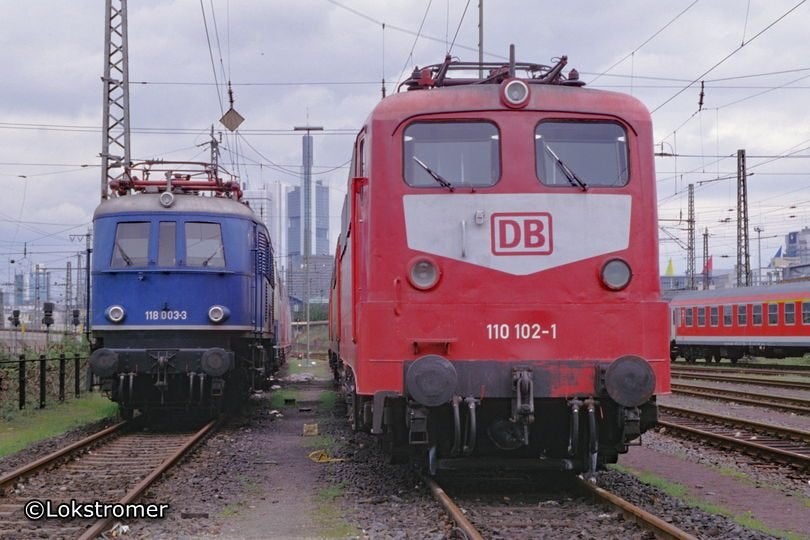 MARKLIN 3340 Duitse metalen eloc serie E 110 DB rood top, Hobby en Vrije tijd, Modeltreinen | H0, Wisselstroom, Locomotief, Ophalen of Verzenden