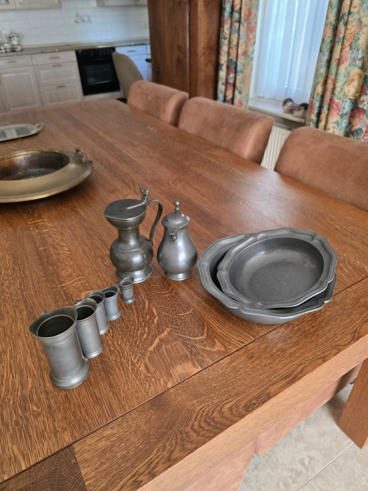 9-delige set tinnen accessoires: borden, kannen, bekers, Ophalen