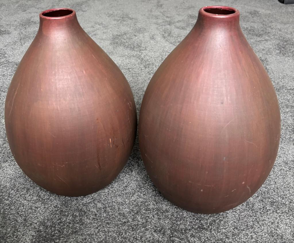 2 donker aubergine kleurige vazen, Huis en Inrichting, Woonaccessoires | Vazen, Overige kleuren, Ophalen of Verzenden, Minder dan 50 cm