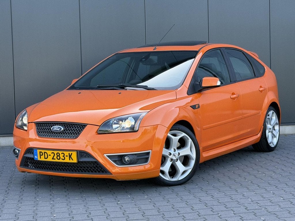 Ford Focus 2.5-20V ST Recaro Leder - Schuifdak - Miltek - Pa, Gebruikt, Zwart, Overige kleuren, 1337 kg