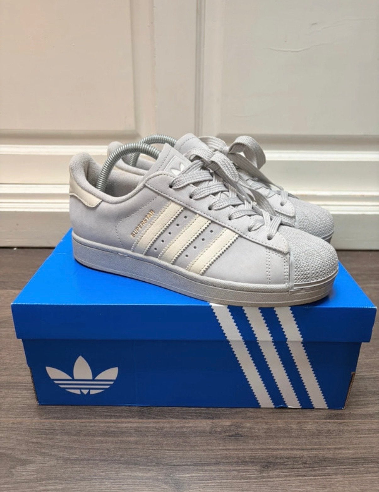 Adidas Superstar sneakers grijs - Zo goed als nieuw, Ophalen of Verzenden, Zo goed als nieuw, Grijs, Sneakers of Gympen