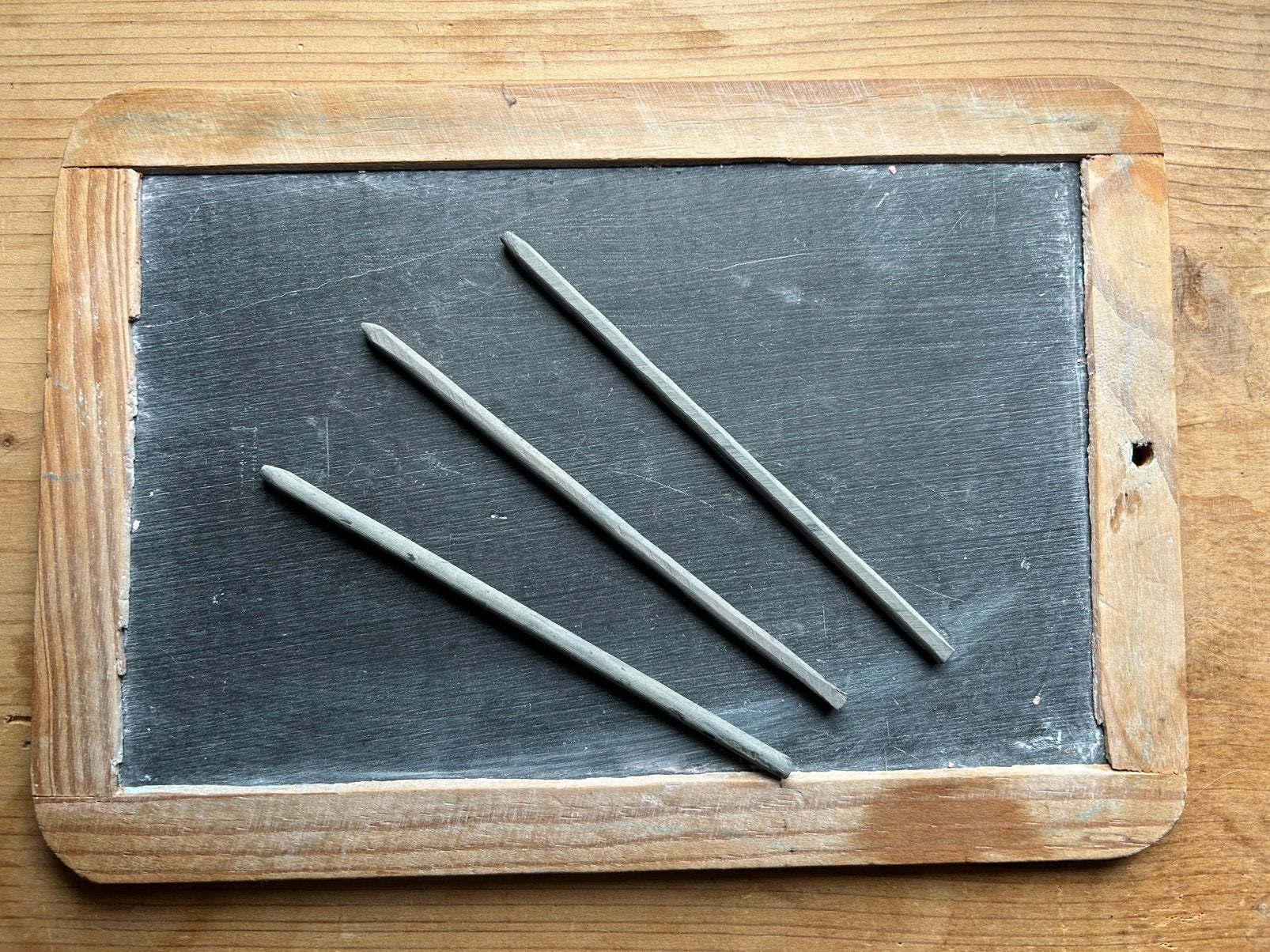Antiek leitje met 3 griffels.., Ophalen