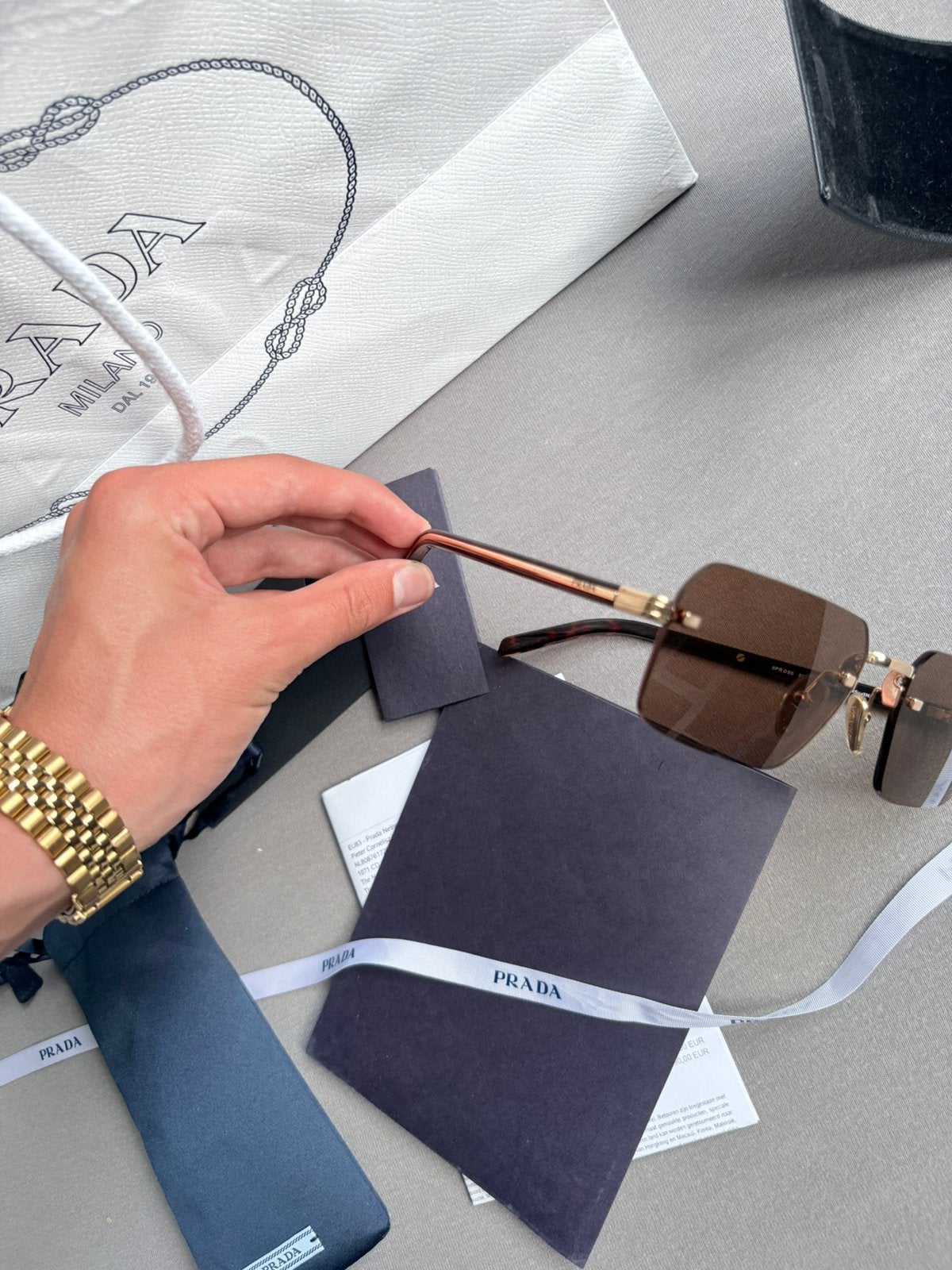 Prada zonnebril, Sieraden, Tassen en Uiterlijk, Zonnebrillen en Brillen | Dames, Ophalen of Verzenden, Zo goed als nieuw, Zwart