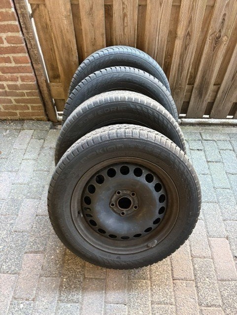Winterbanden op stalen velg, Auto-onderdelen, Banden en Velgen, Ophalen, 16 inch, Banden en Velgen, 205 mm
