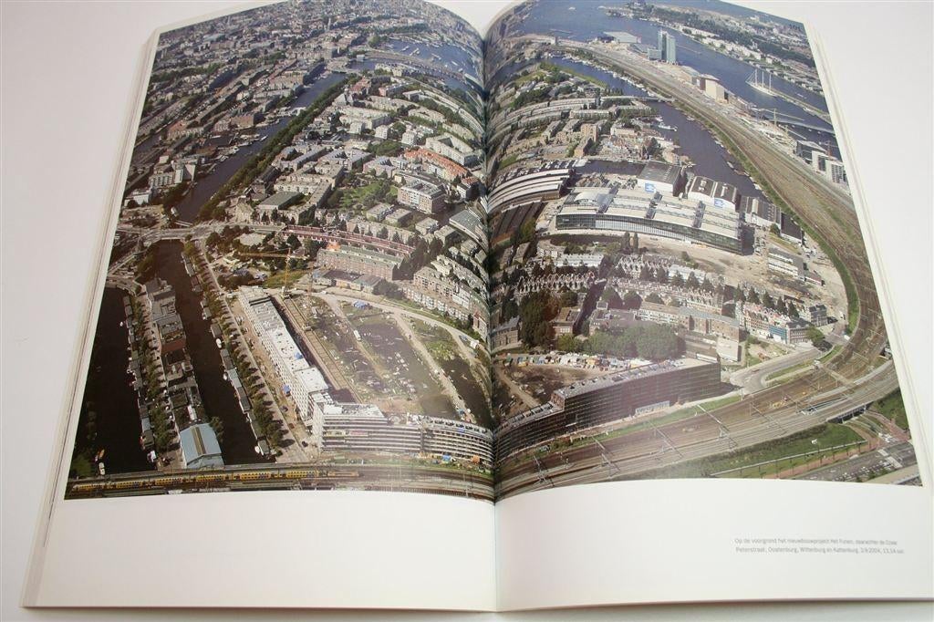 Amsterdam Onbewolkt — De Luchtfoto\'s van Het Parool, Ophalen of Verzenden, Gelezen