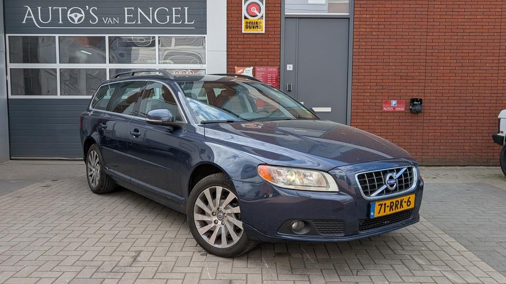 Volvo V70 1.6 T4 Limited Edition Facelift versie, Gebruikt, Zwart, 4 cilinders, Blauw