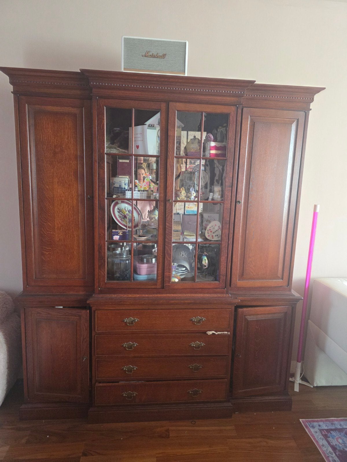 vitrine kast antiek met verlichting en spiegel, Ophalen, 25 tot 50 cm