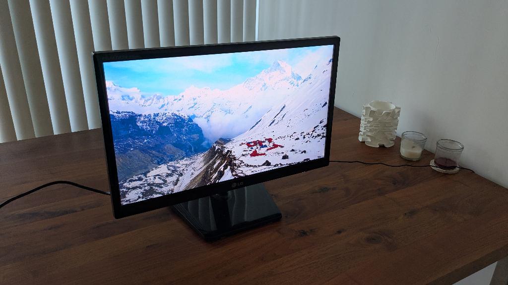 LG monitor (FLATRON IPS234V PN) inclusief VESA monitor arm, Computers en Software, Monitoren, Gebruikt, IPS, HDMI, Full HD
