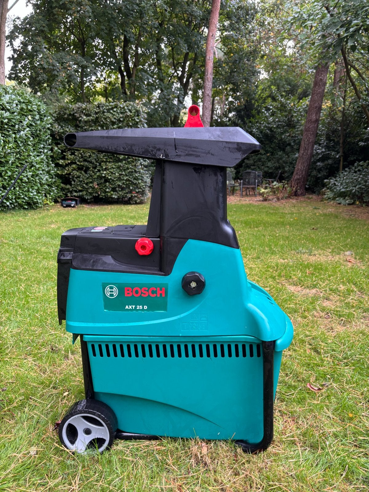 Bosch AXT 25 D hakselaar - krachtige en stille tuinversnippe, Ophalen of Verzenden, Gebruikt, Elektrisch, Met opvangbak