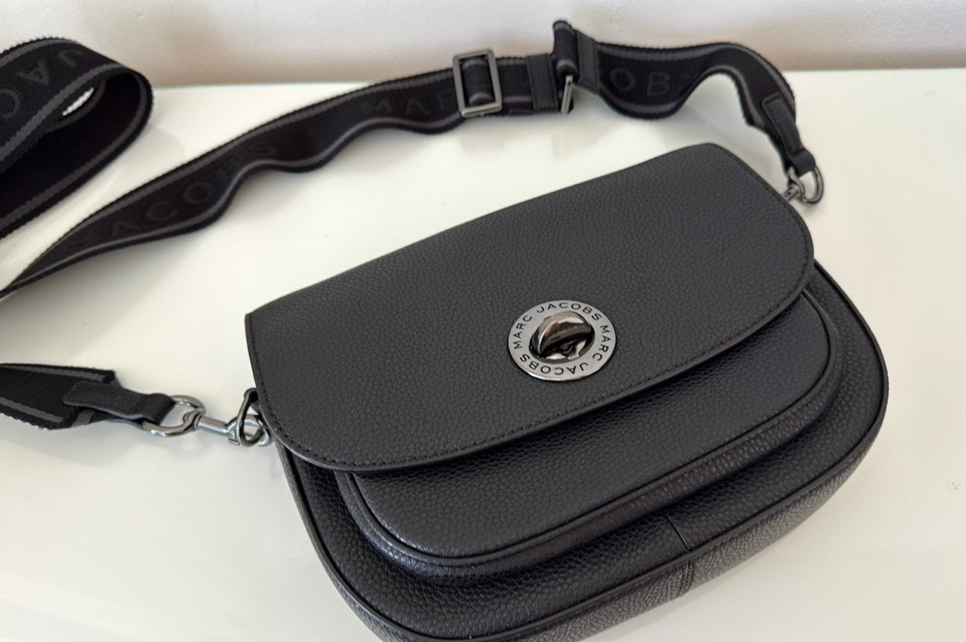 MARC JACOBS Turnlock Saddle Bag tas crossbody Marc Jacobs, Ophalen of Verzenden, Zo goed als nieuw, Zwart, Overige typen