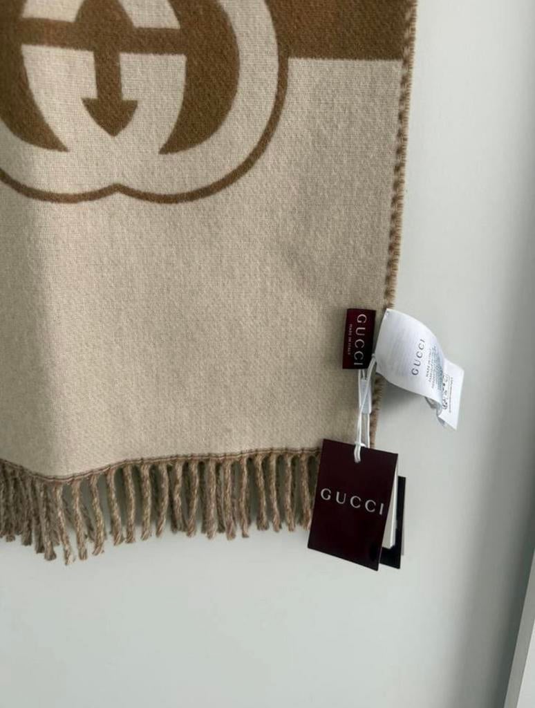 Orginele Gucci cashmere sjaal nieuw met tickets en bewijs., Kleding | Dames, Ophalen of Verzenden, Nieuw, Maat 46/48 (XL) of groter