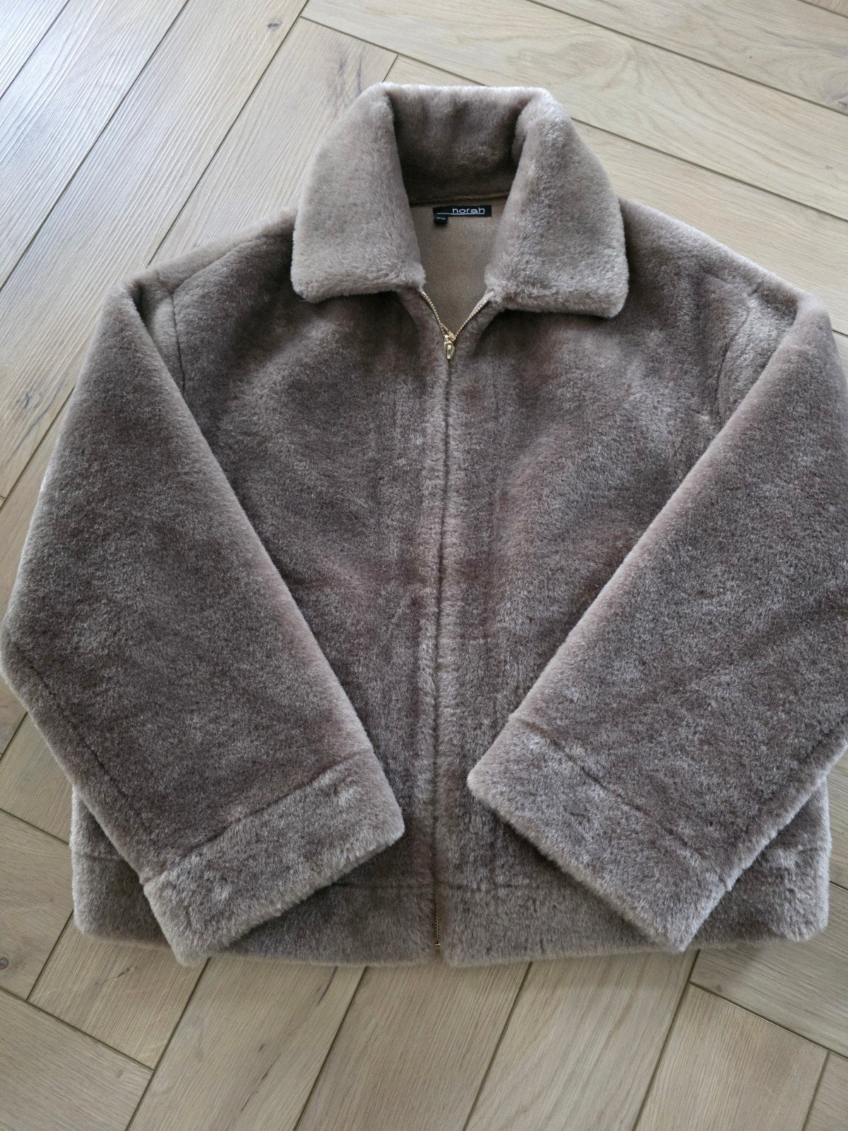 Norah bontjasje mt 38/40 taupekleurig, Kleding | Dames, Maat 38/40 (M), Overige kleuren, Nieuw, Ophalen of Verzenden