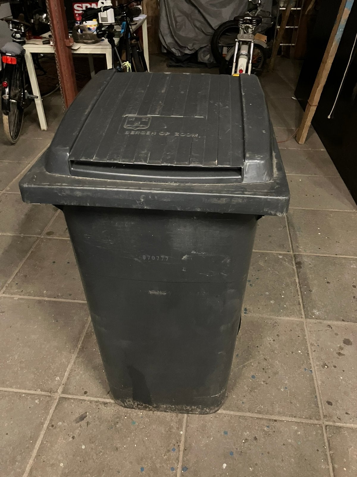 Grijze container, Ophalen