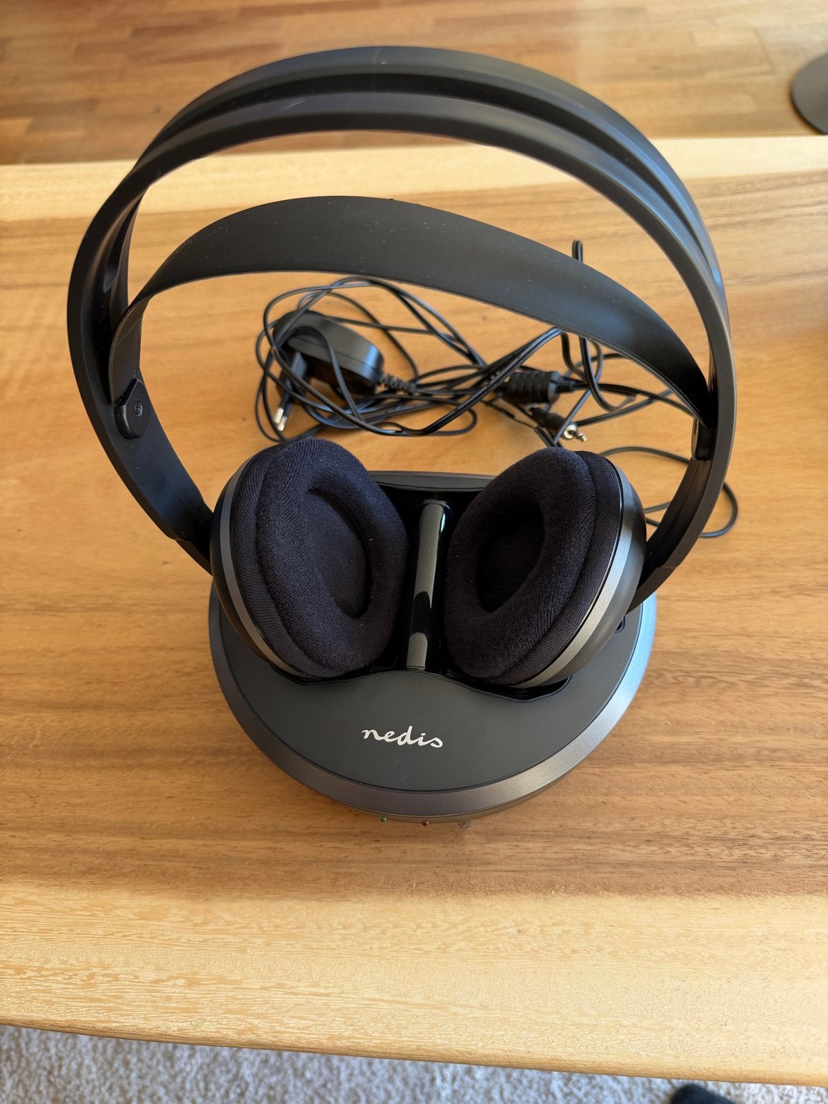 Nedis Draadloze Hoofdtelefoon met Oplaadstation, Audio, Tv en Foto, Overige merken, Ophalen of Verzenden, Zo goed als nieuw, Over-ear