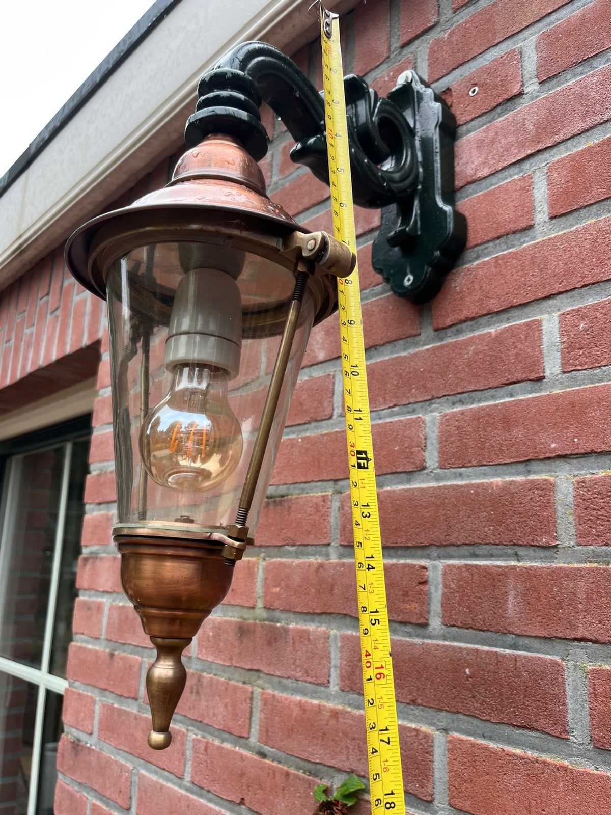 Buitenlantaarn koperen kap gietijzer steun, Ophalen, Wandlamp, 50 tot 250 watt, Netvoeding