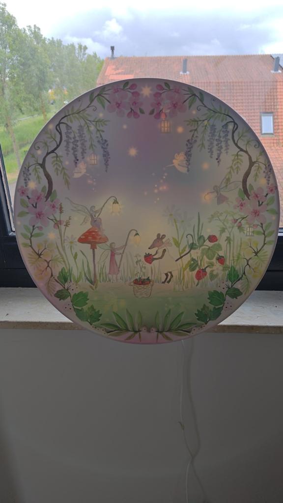 Betoverende Kinderlamp met Sprookjesfiguren, Ophalen, Zo goed als nieuw, Sprookjesachtig, Kinderkamer, Illustratief