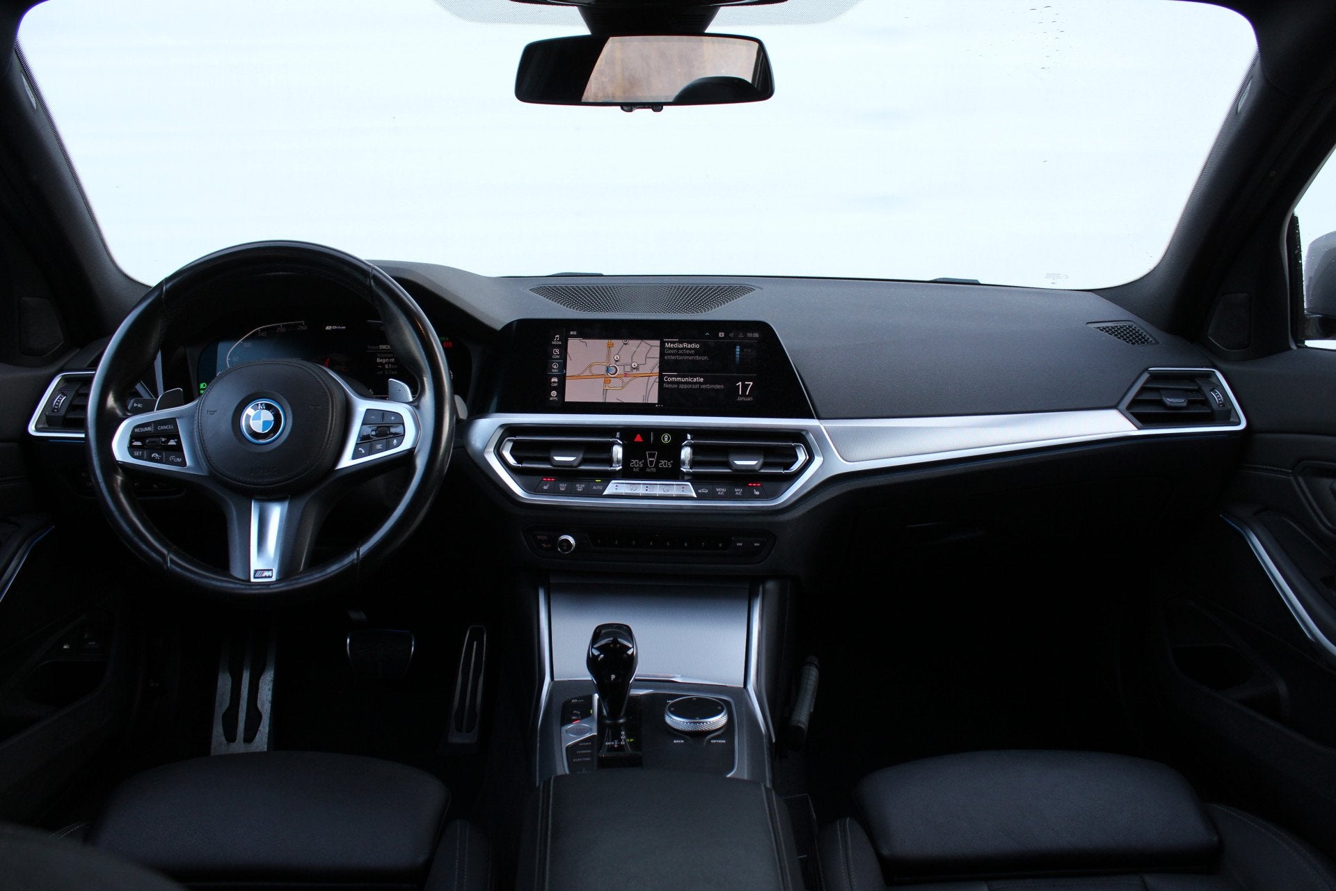 BMW 3 Serie Touring 330e High Executive M Sport Automaat / P, Auto's, BMW, Automaat, 1998 cc, Achterwielaandrijving, Gebruikt