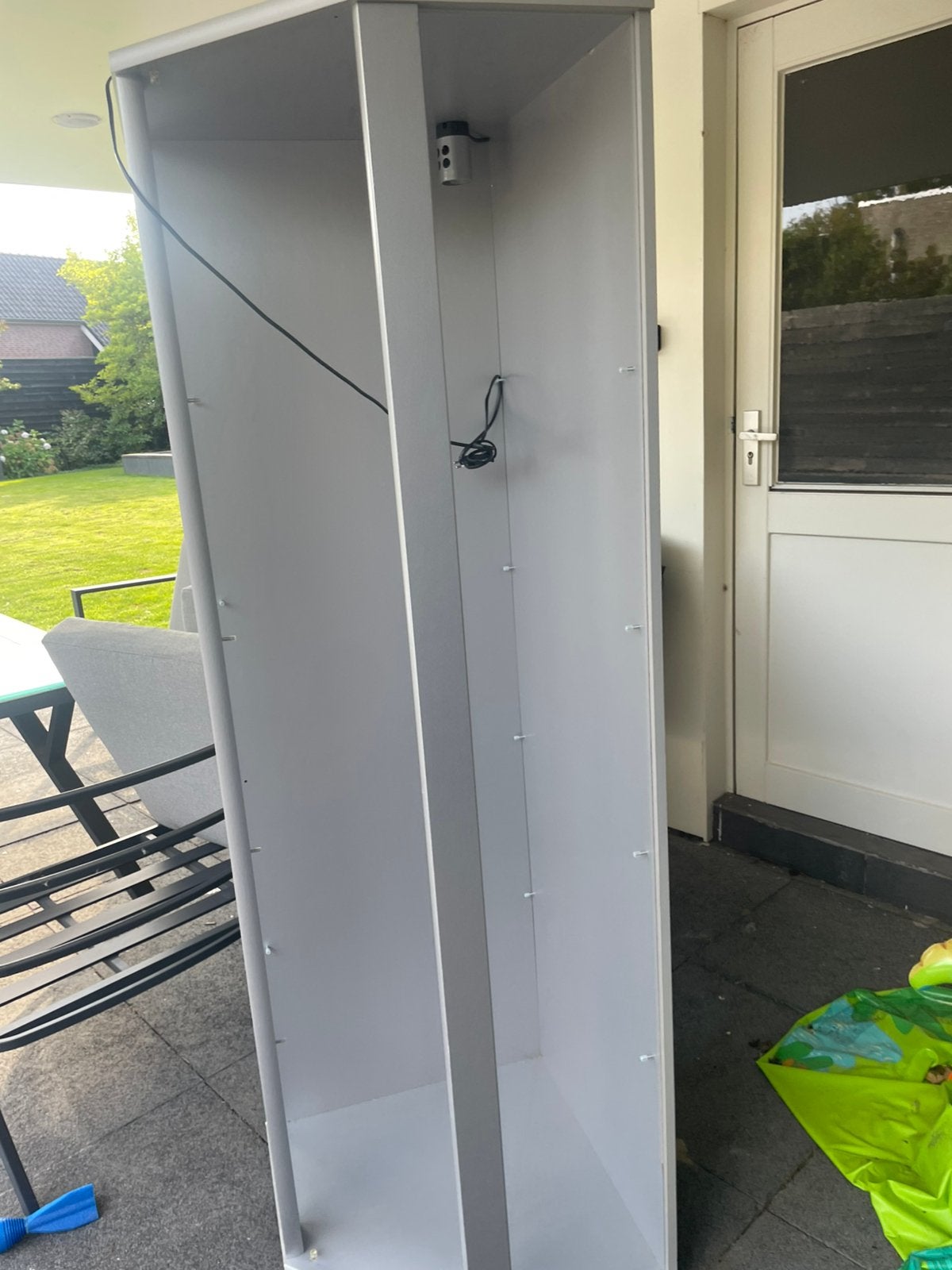 Staande Vitrine hoekkast glas incl verlichting moet weg, Ophalen of Verzenden, Zo goed als nieuw