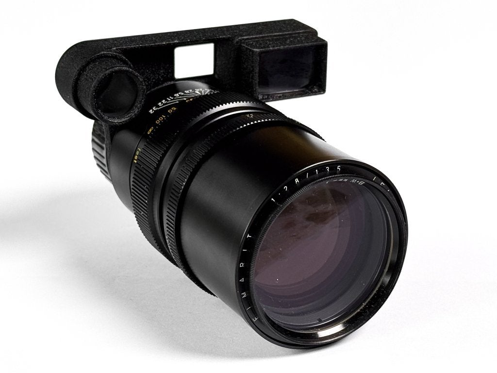 Leitz Canada Elmarit 135mm f/2.8 + goggles, Ophalen of Verzenden, Zo goed als nieuw, Telelens