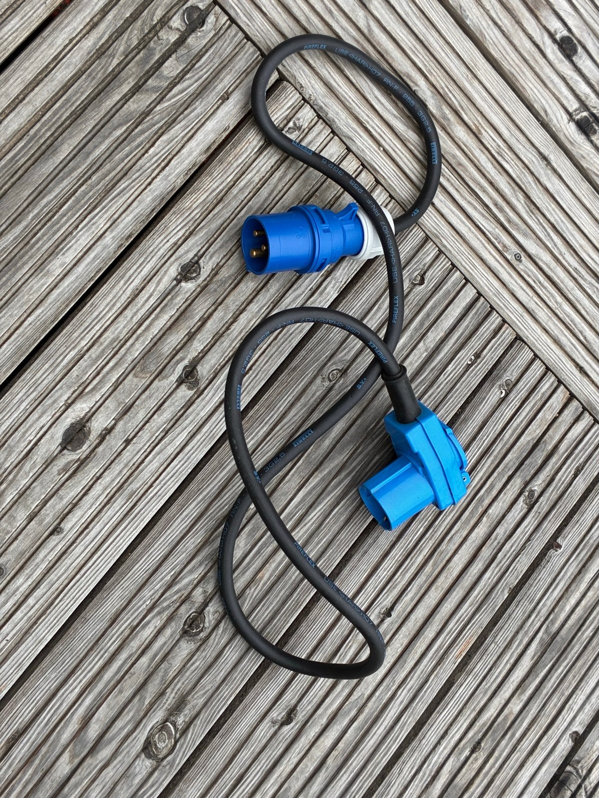 Verloopkabel CEE naar dubbele Schuko - Camping/Boot, Ophalen of Verzenden, Nieuw