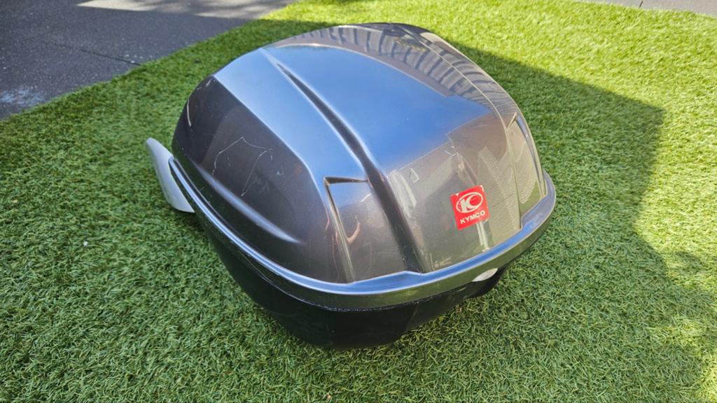 Kymco scooter topkoffer met slede / achterdrager bevestiging, Ophalen, Gebruikt, Overige typen, Kymco