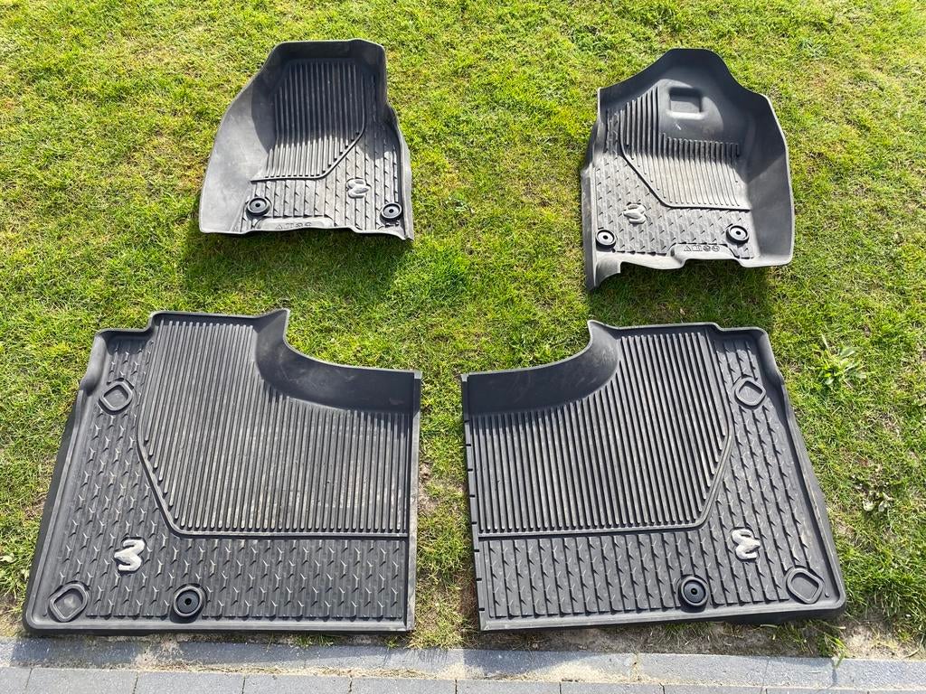 Dodge Ram rubberen matten compleet, Auto diversen, Automatten, Ophalen of Verzenden, Zo goed als nieuw