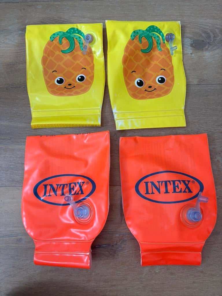 2 paar zwembandjes Intex en Bestway, Ophalen of Verzenden, Gebruikt, Kind, Reddingsvest of Zwemvest