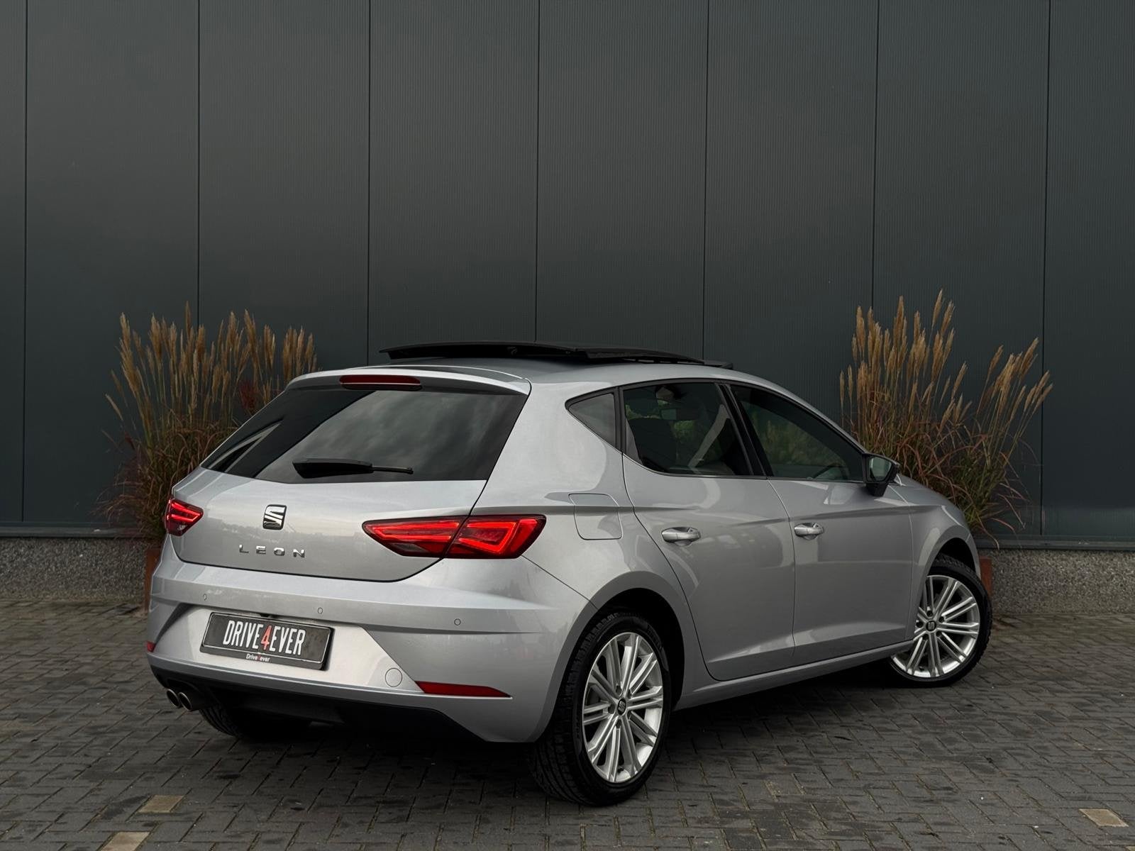 Seat LEON 1.5 TSI FR Ultimate PANO|NAVI|CR CONTROL|LEDER|LED, Auto's, 4 cilinders, Bedrijf, Autotrust, 1500 kg
