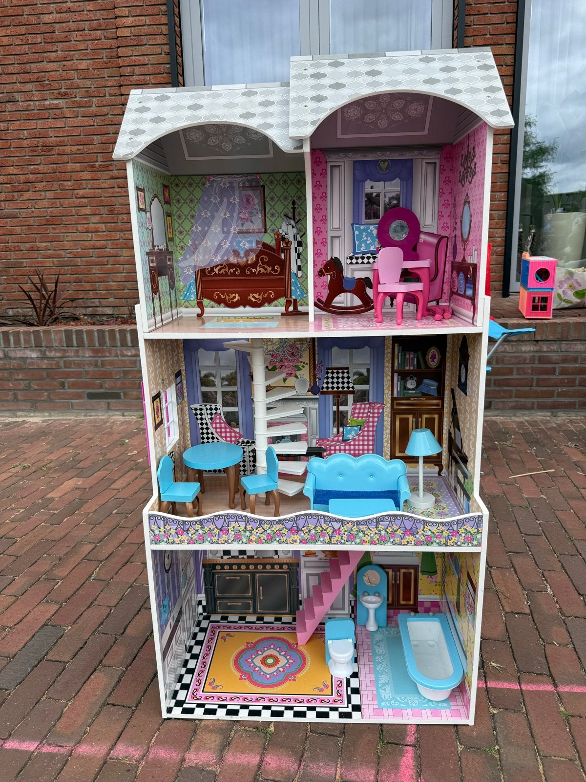 Prachtig houten poppenhuis met 3 verdiepingen en meubels, Ophalen, Zo goed als nieuw, Poppenhuis