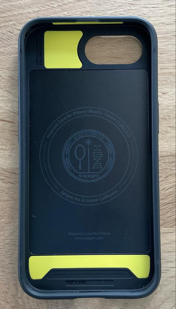 Hoesje Spigen - Rugged Armor MagFit, voor iPhone 16e, zwart, Kunststof, Zwart, Frontje of Cover, Ophalen of Verzenden