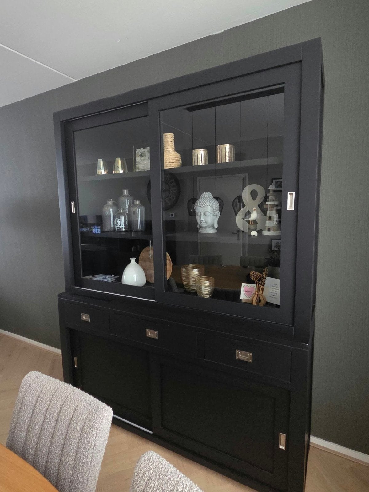mooie vitrinekast, Huis en Inrichting, Kasten | Buffetkasten, Ophalen, 200 cm of meer, Zo goed als nieuw, 25 tot 50 cm