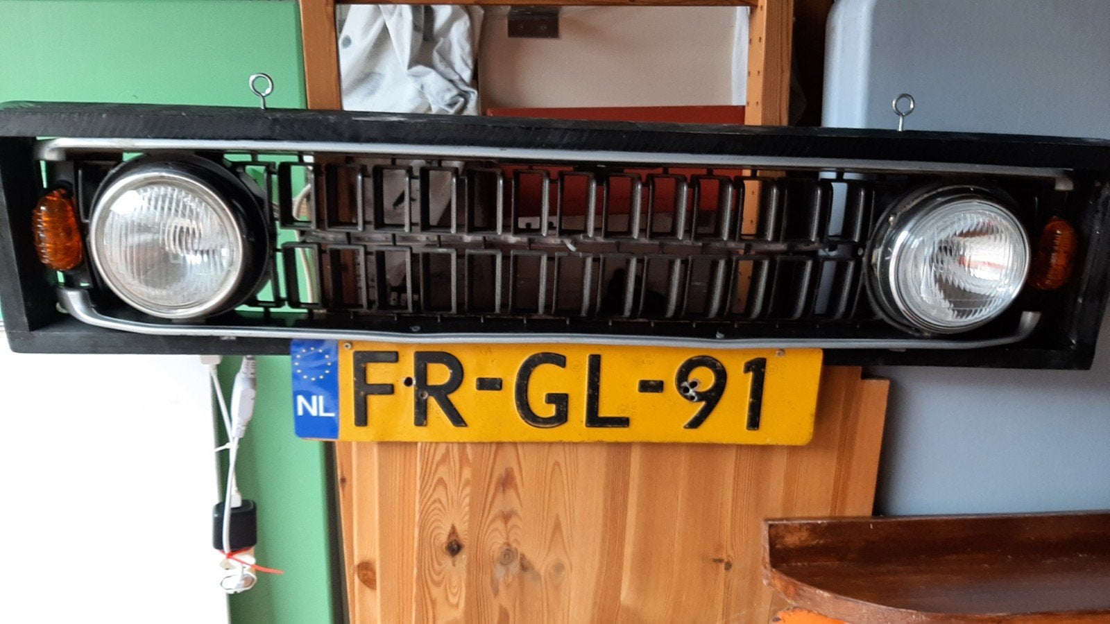 Front grill auto voorzijde nabouw, Ophalen