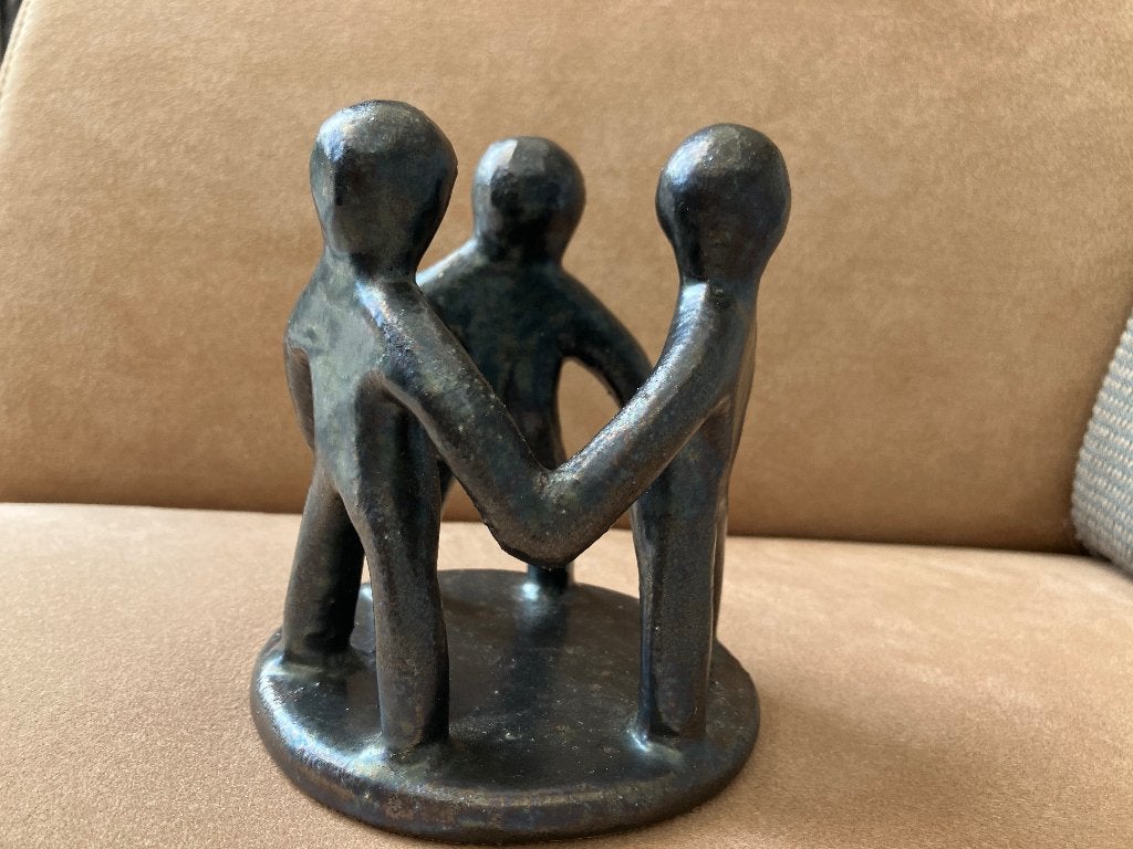 Keramiek beeld van Kinderen in een Kring , Ophalen of Verzenden, Gebruikt, Mens