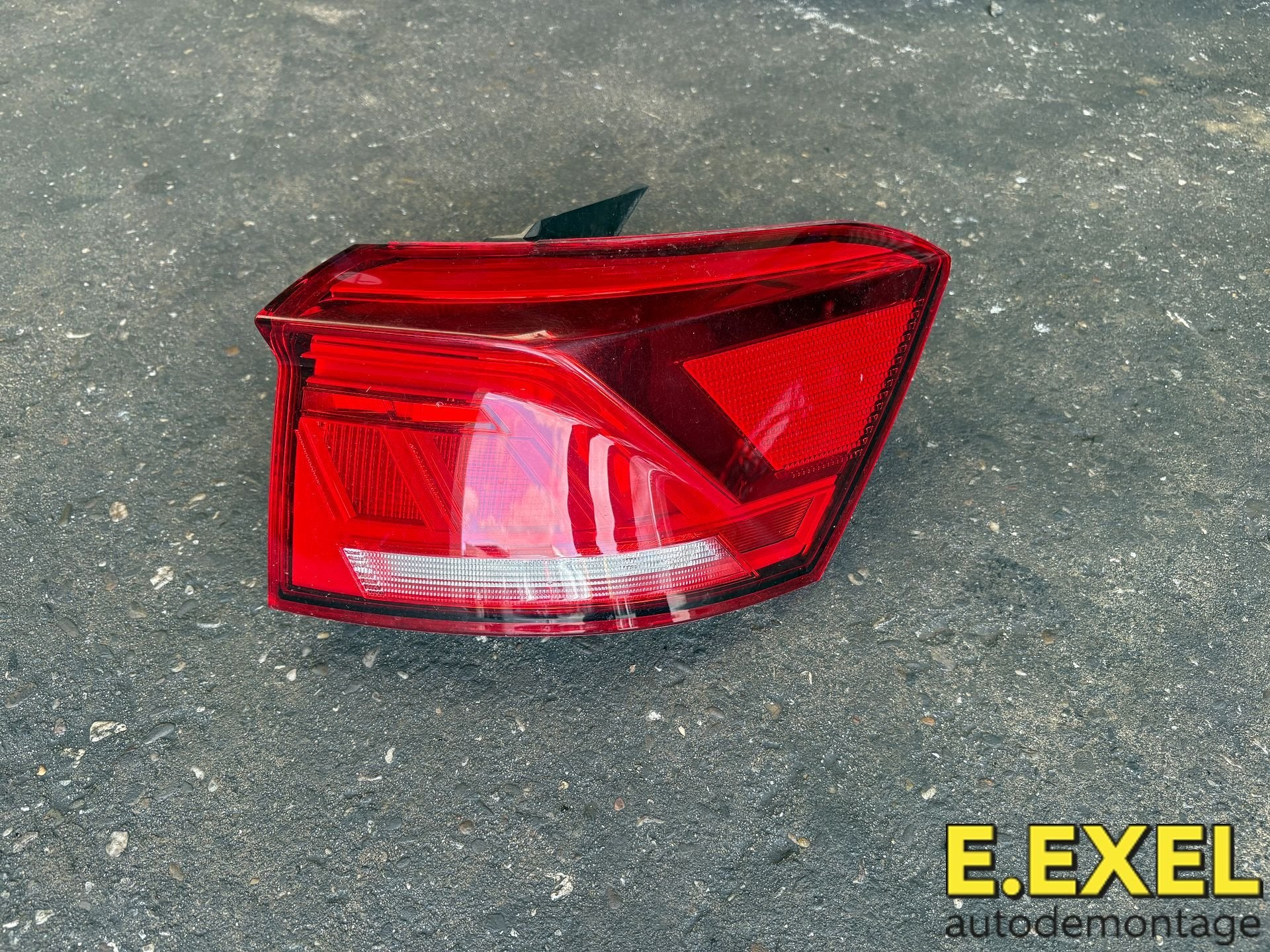 Achterlicht rechts Volkswagen T-ROC vanaf 2017 2GA945096, Gebruikt, -, Volkswagen, Ophalen of Verzenden