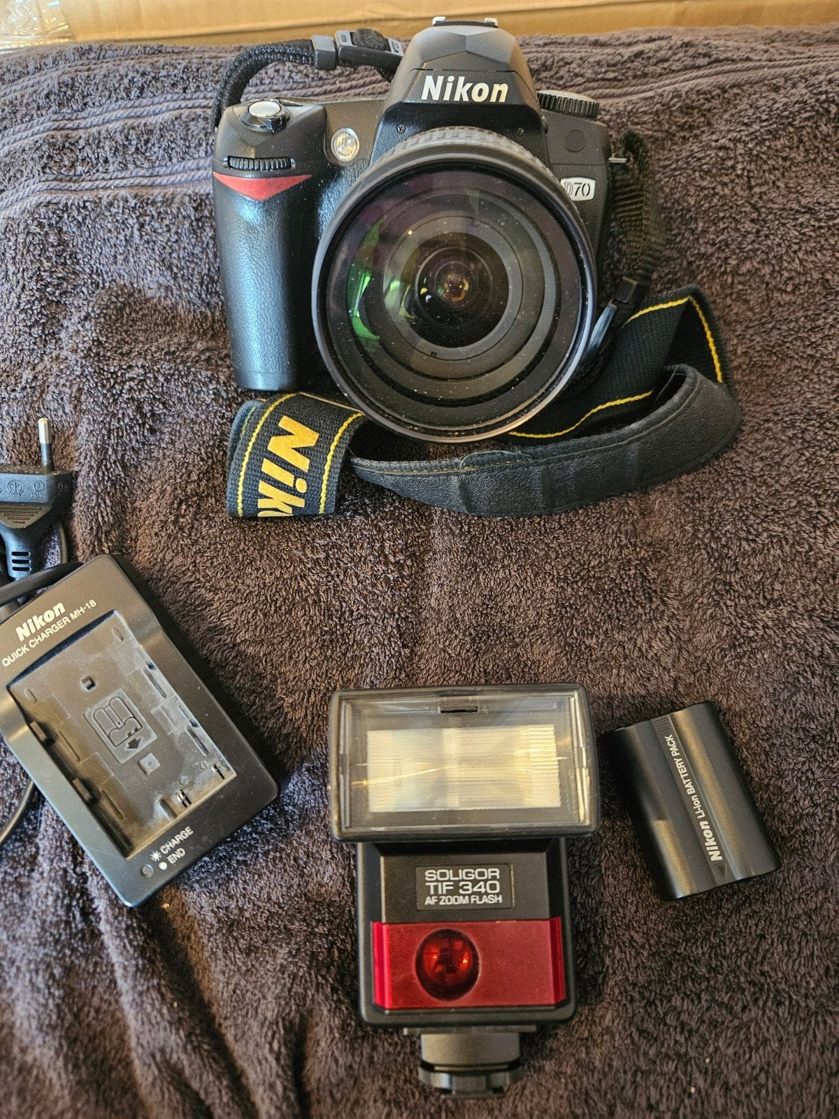 Nikon D70 Spiegelreflexcamera met AF-S Nikkor 18-70mm lens, Ingebouwde flitser, Gebruikt, Spiegelreflex, Ophalen of Verzenden