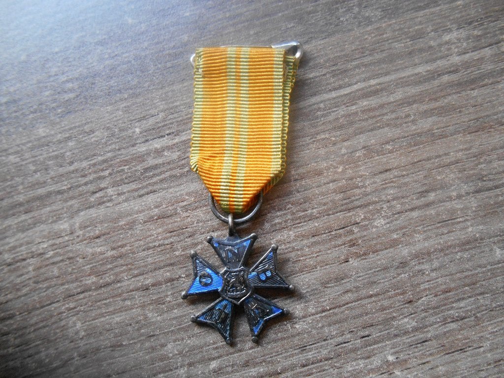 Vierdaagse medaille miniatuur 5de keer 21mm Zilver, Ophalen of Verzenden, Landmacht, Nederland, Lintje, Medaille of Wings