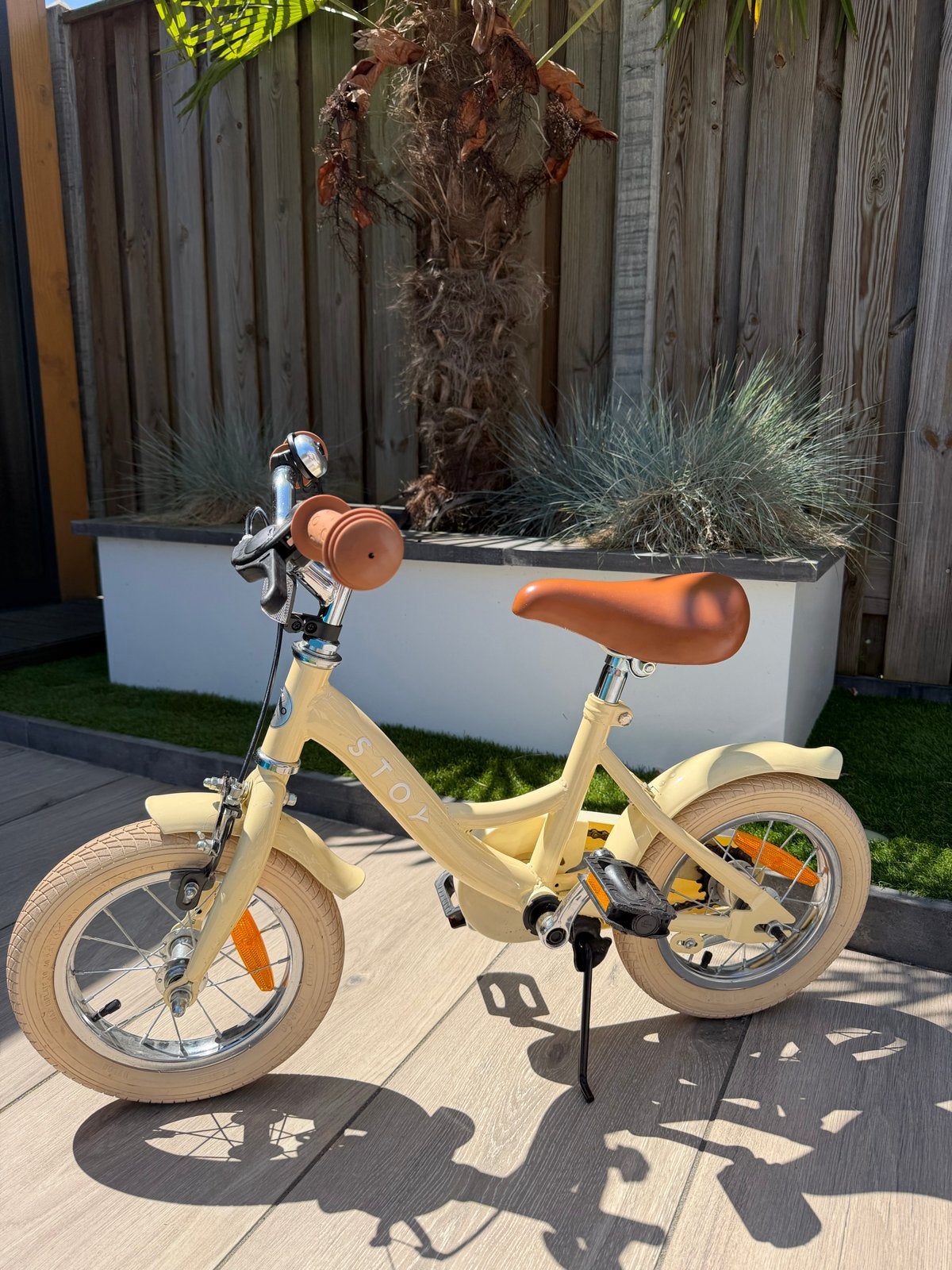 STOY kinderfiets 12 inch met zijwieltjes - Crème, Terugtraprem, Zijwieltjes, Ophalen of Verzenden, Minder dan 16 inch