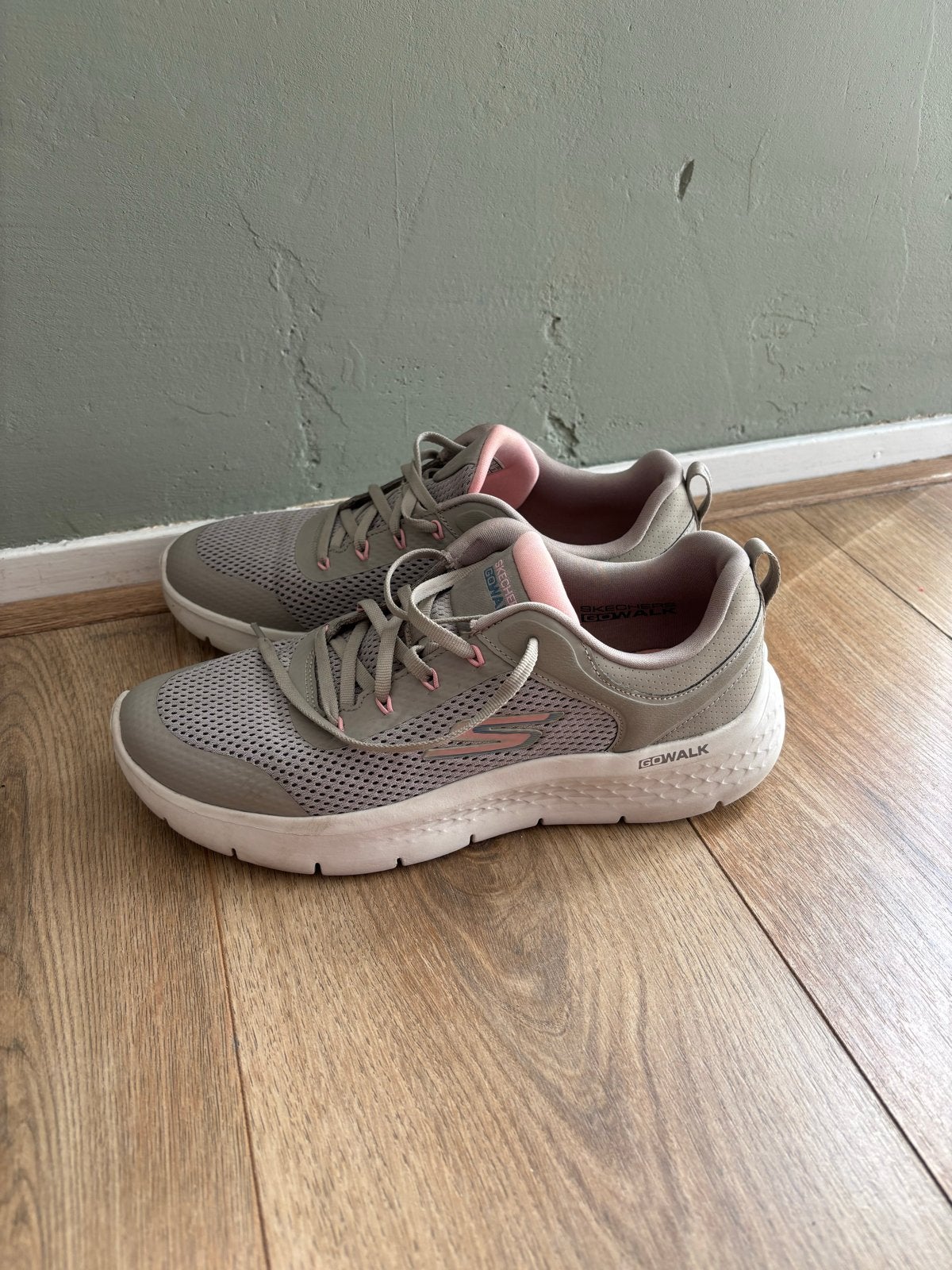 Skechers Go Walk sneakers - Grijs met roze accenten maat 39, Verzenden, Grijs, Sneakers of Gympen, Zo goed als nieuw