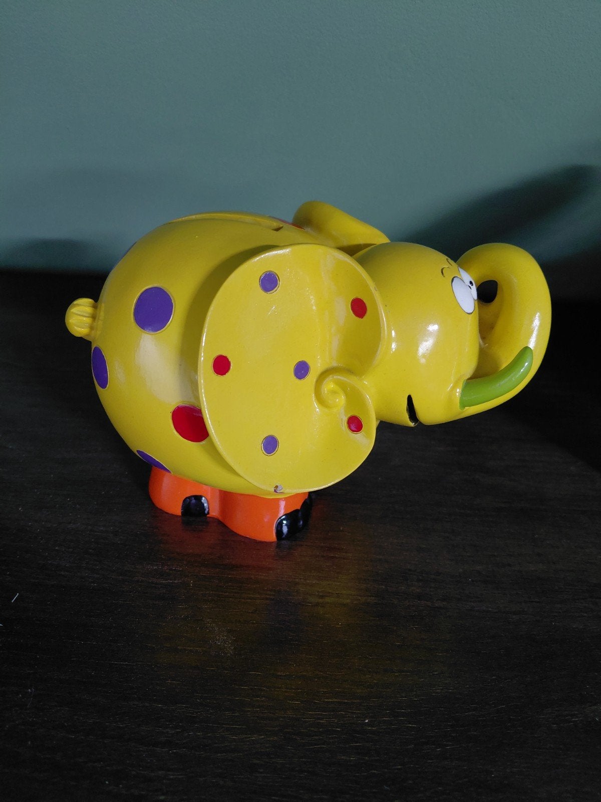 Gele olifant spaarpot met stippen, Verzamelen, Ophalen of Verzenden, Gebruikt, Steen, Aardewerk of Keramiek, Dier
