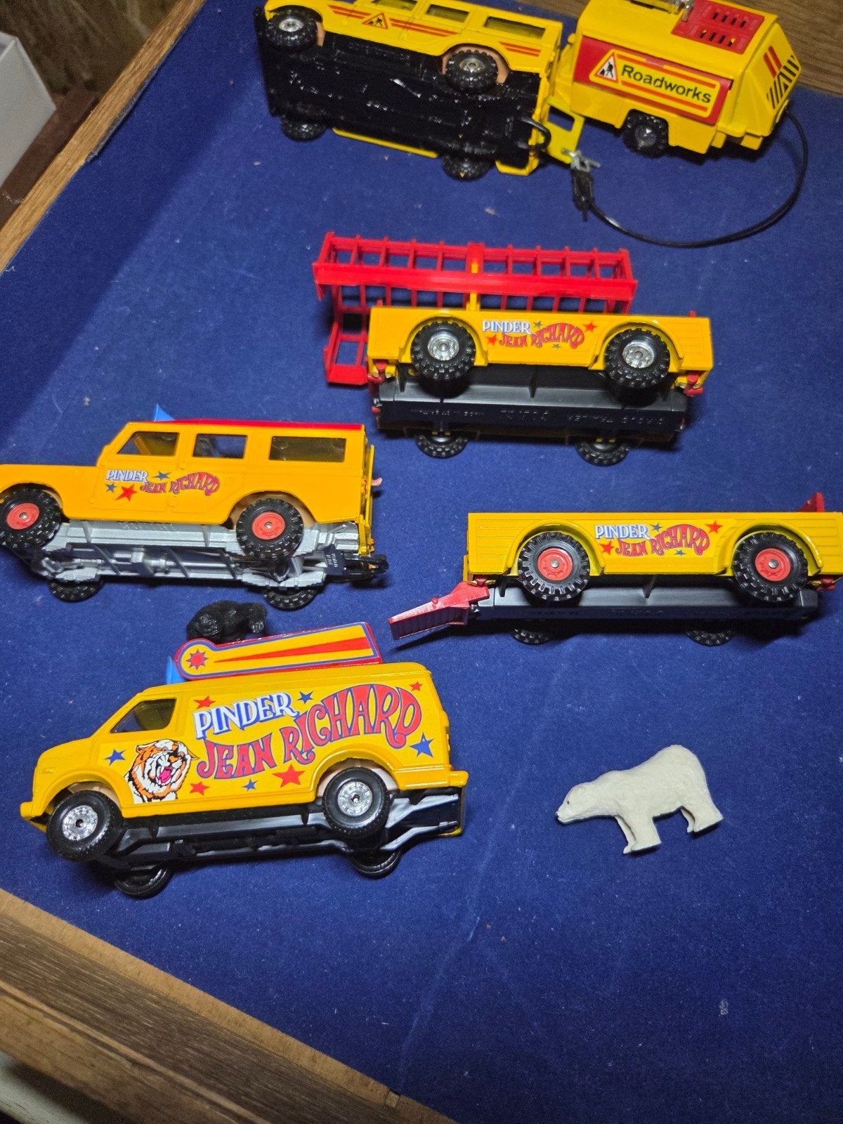 CORGI TOYS PINDER CIRCUS PERFECTE STAAT 4 STUKS 20 EURO, Hobby en Vrije tijd, Modelauto's | 1:43, Ophalen of Verzenden, Zo goed als nieuw