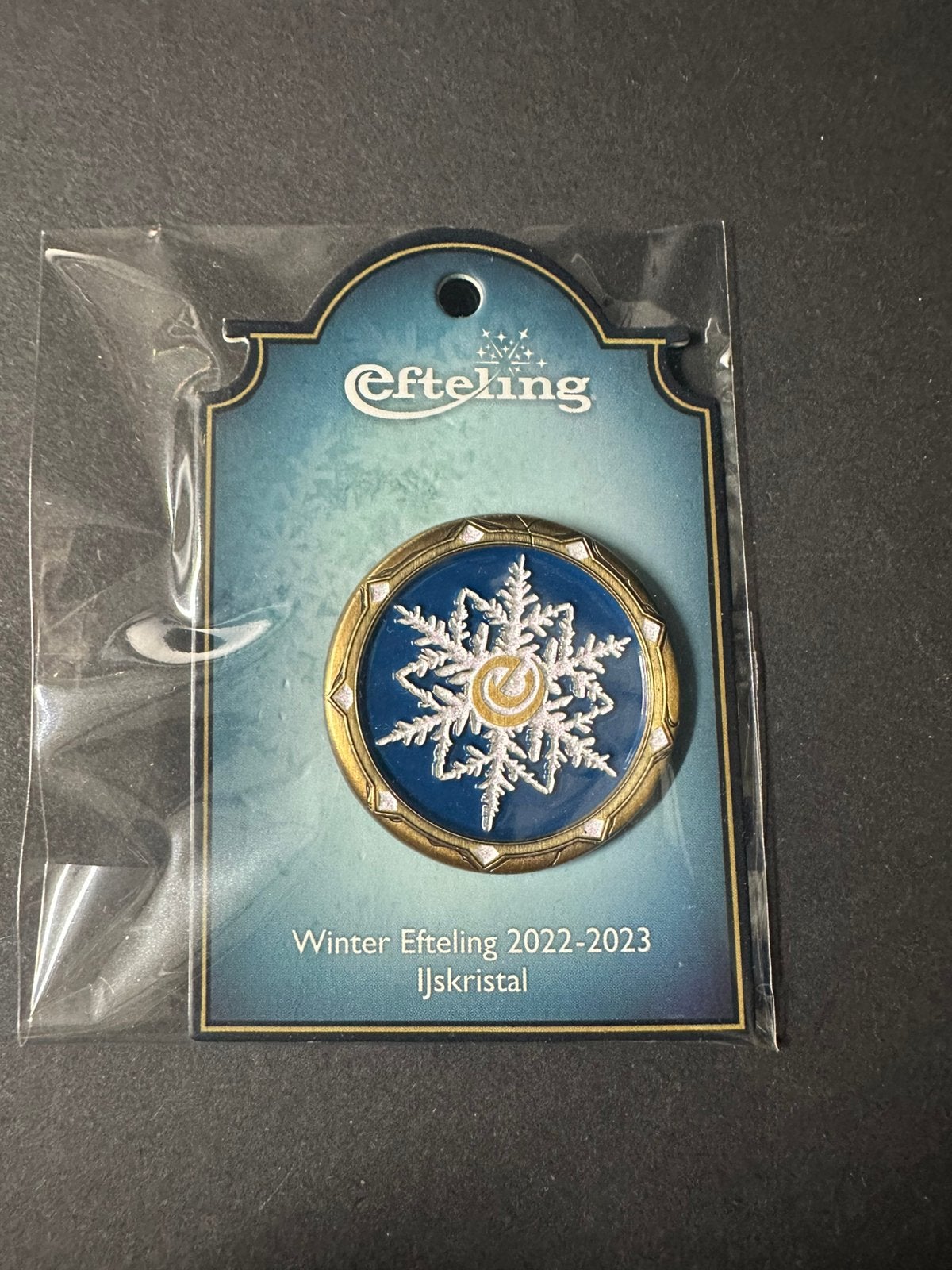 Efteling pin winter 2022-2023, Verzamelen, Ophalen of Verzenden, Zo goed als nieuw, Button of Speldje