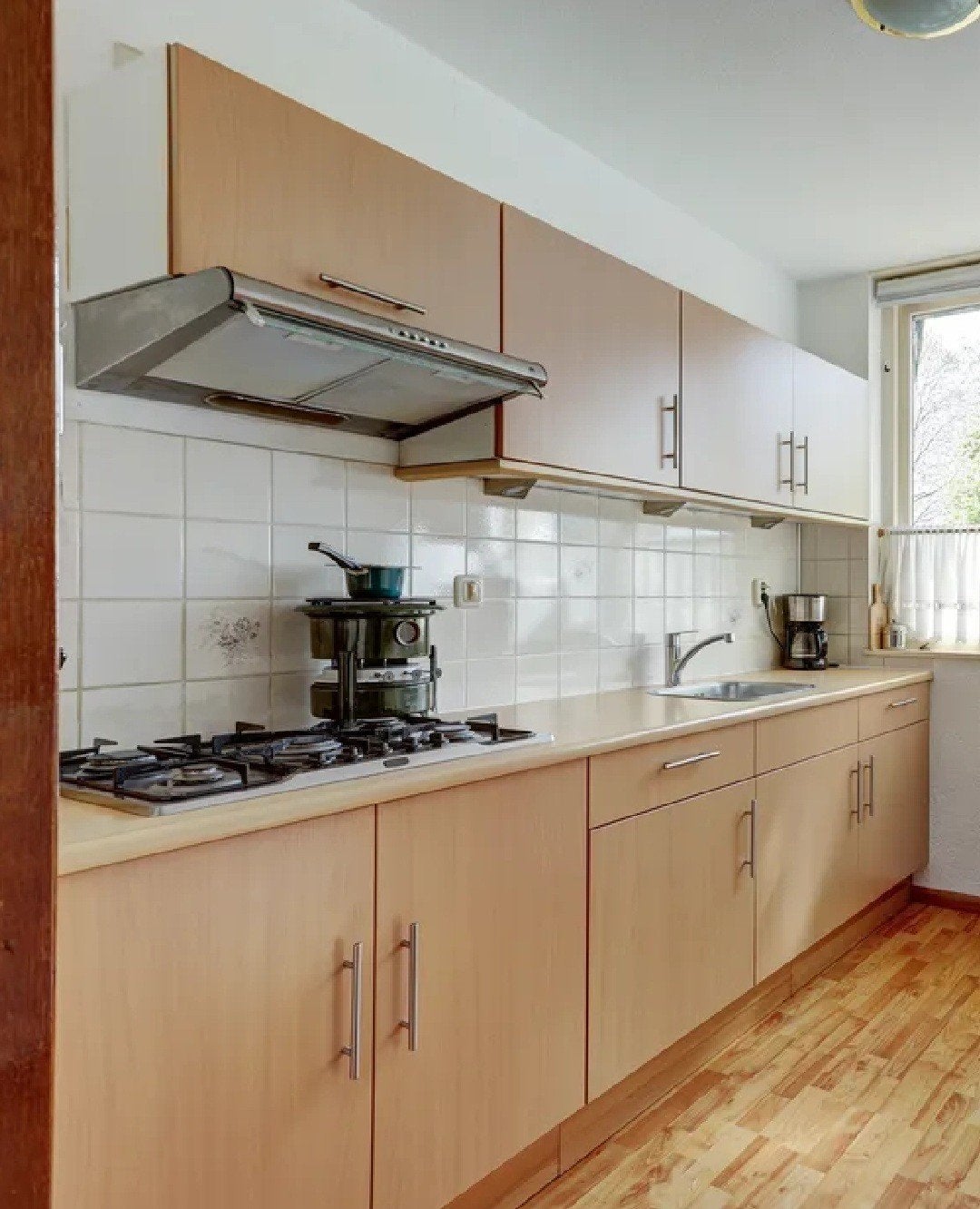 Keuken met spoelbak en afzuigkap - Gratis af te halen, Huis en Inrichting, Ophalen, Gebruikt, Overige materialen, Bruin