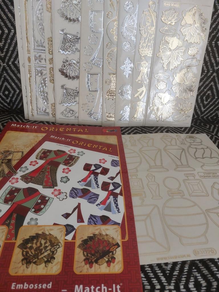 Boek met alle bijpassende stickers pakket, Hobby en Vrije tijd, Kaarten | Zelf maken, Ophalen of Verzenden, Overige thema's, Overige typen