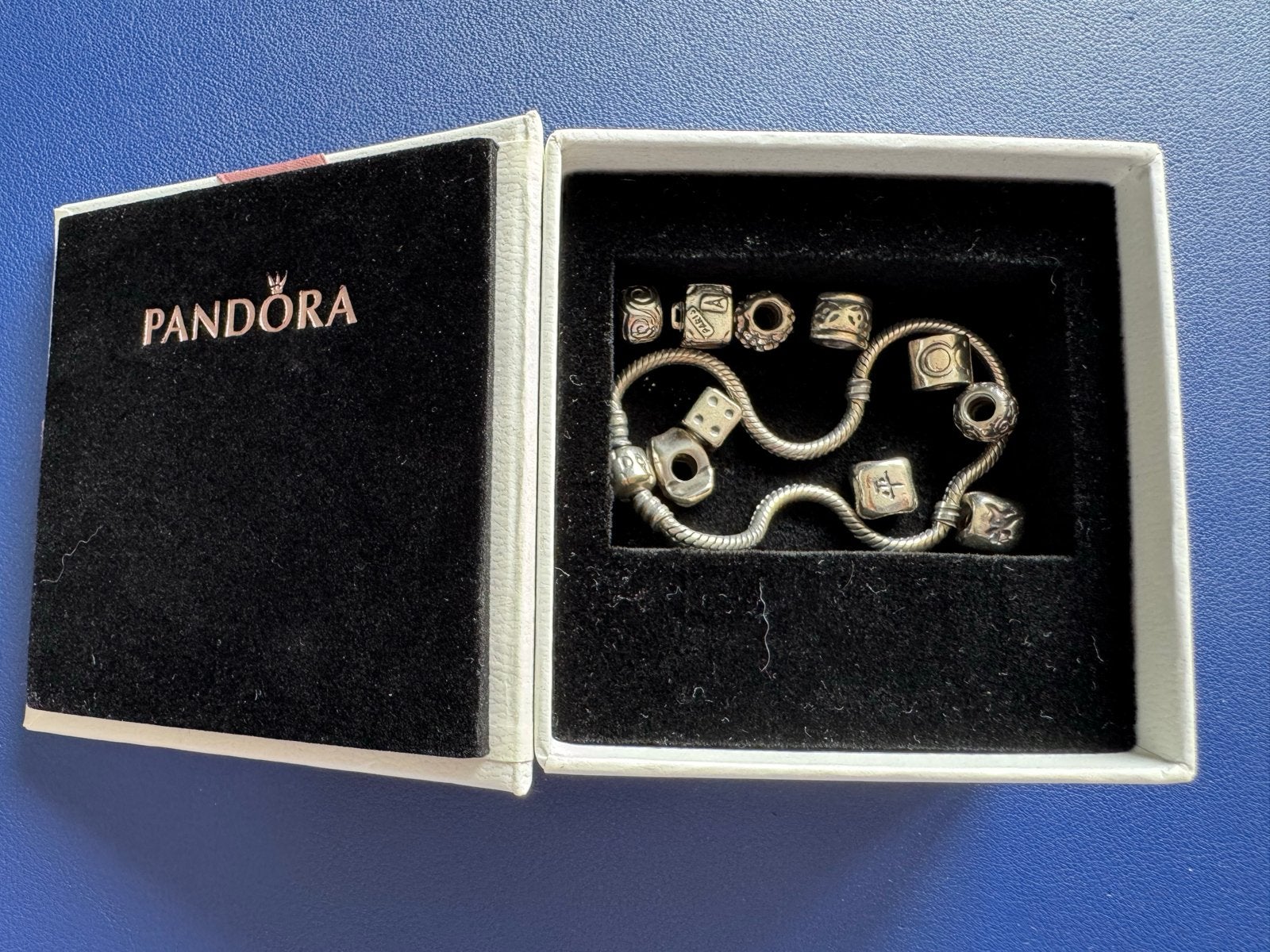Pandora bedelarmband met 10 bedels en originele doos, Sieraden, Tassen en Uiterlijk, Gebruikt, Pandora, Ophalen of Verzenden, 4 bedels of meer