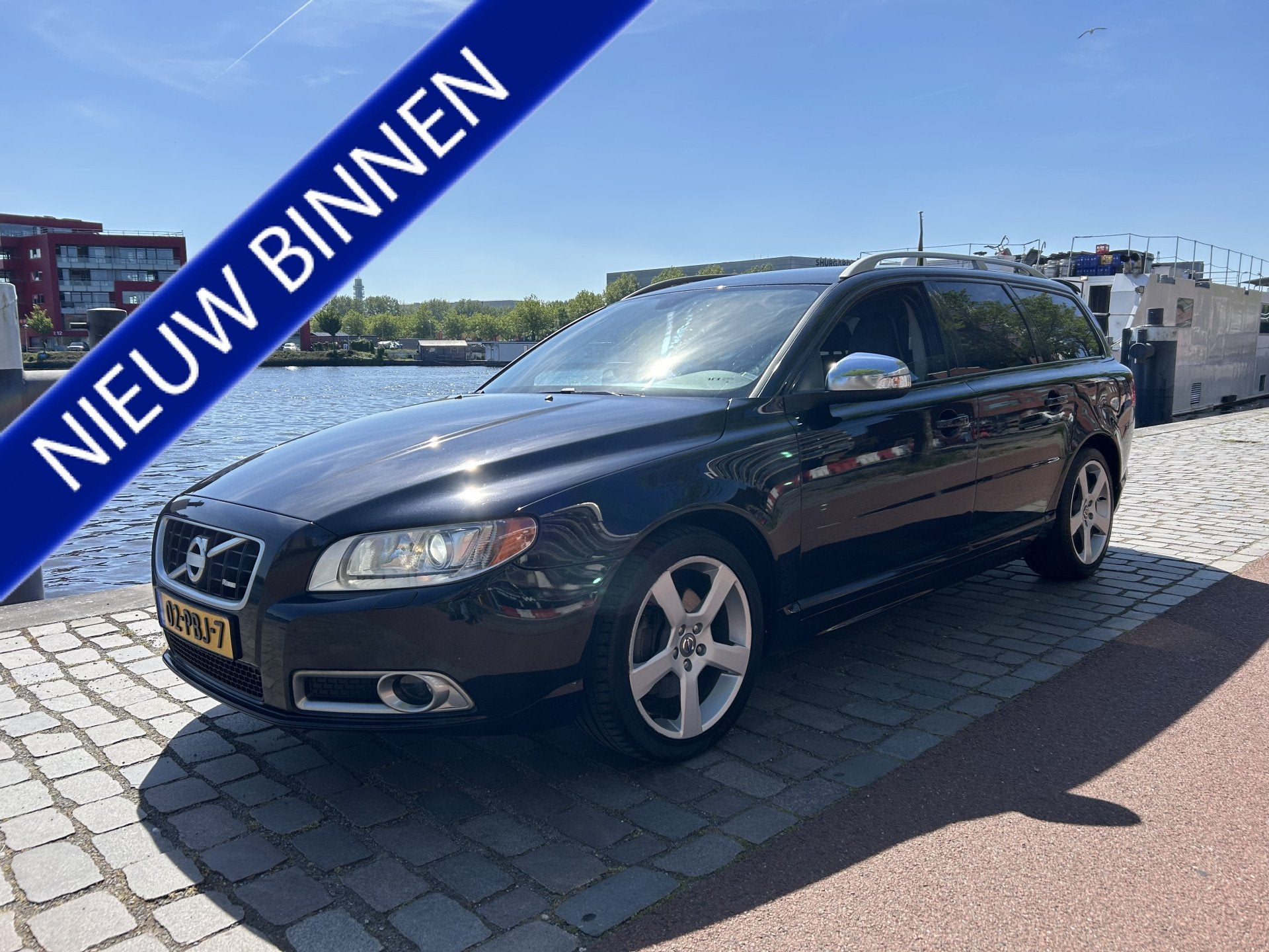 Volvo V70 2.0T R-Edition airco/ecc leer navigatie apk, Euro 5, Zwart, 4 cilinders, Automatische klimaatregeling