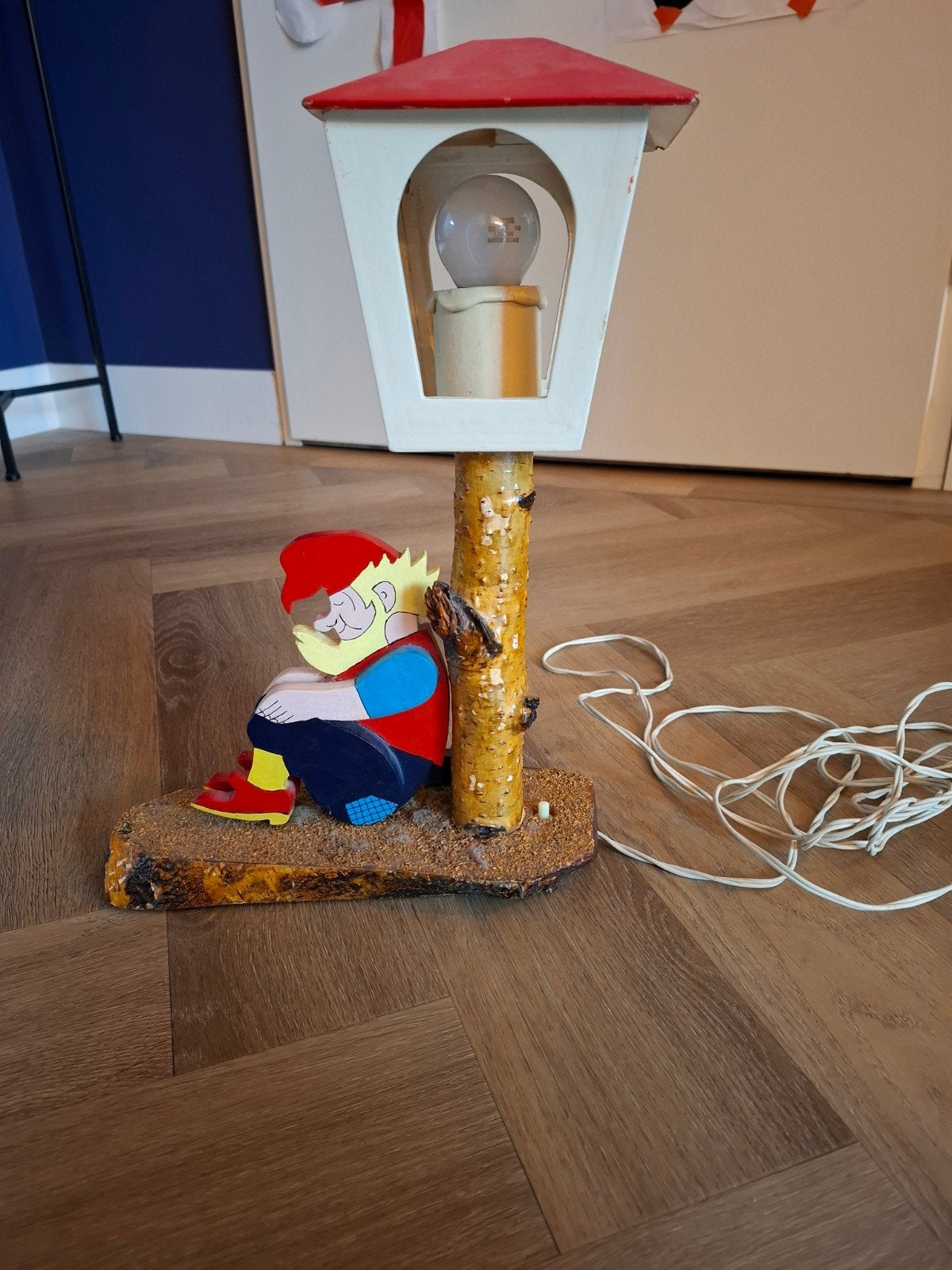 Unieke handgemaakte lamp met kabouter en boomstam, Ophalen, Gebruikt, Handgemaakt, landelijk, sprookjesachtig