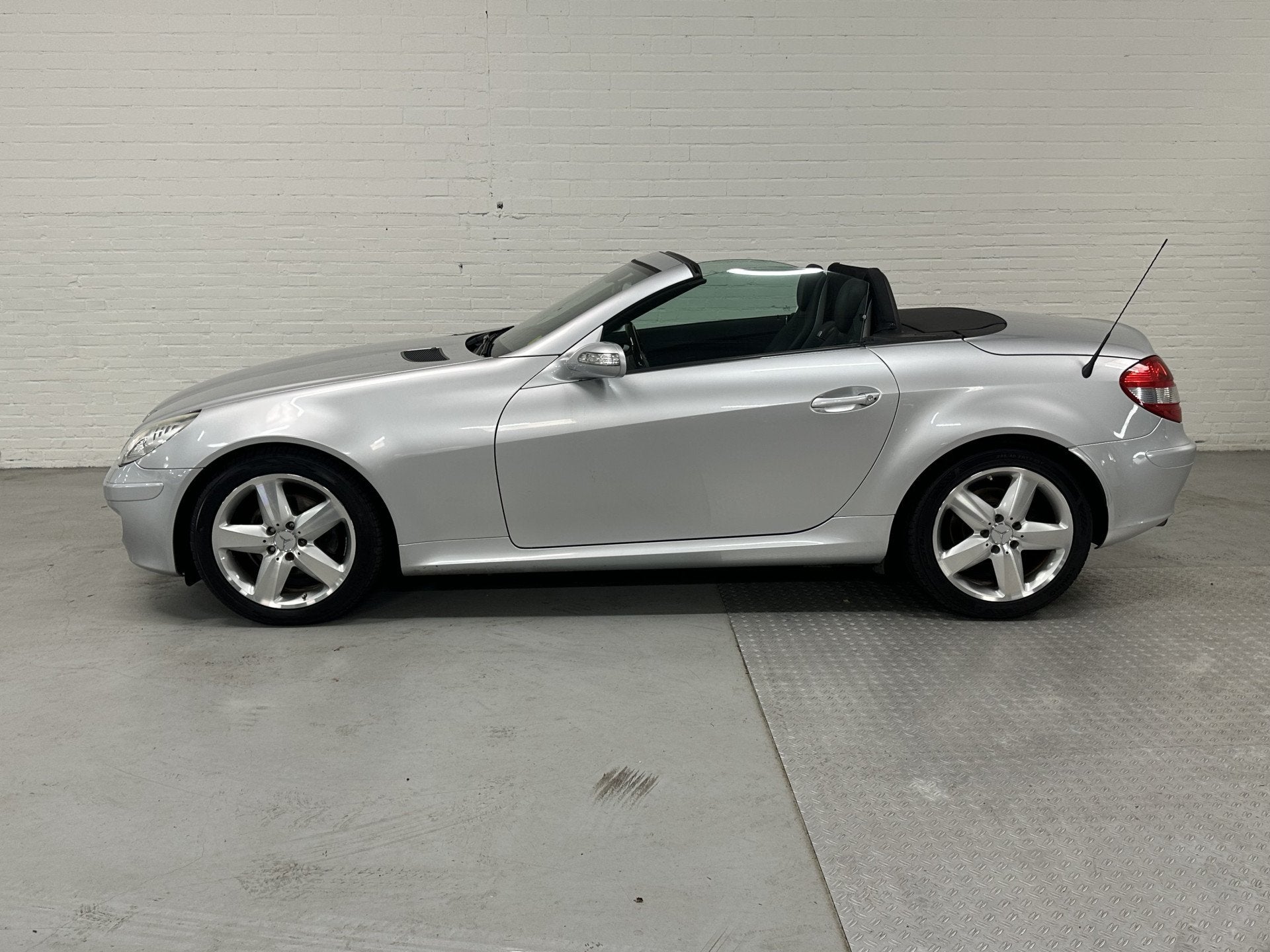 Mercedes-Benz SLK 200 K. CLIMA / LEER / ELK.PAKET (bj 2004), Automaat, Achterwielaandrijving, Gebruikt, 4 cilinders