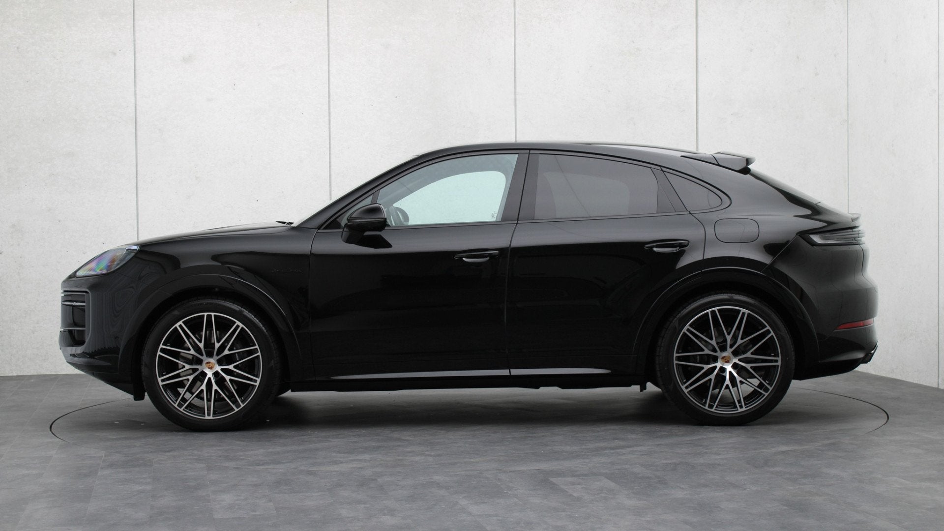 Porsche Cayenne Coupé 3.0 E-Hybrid Black Edition SportDesig, Auto's, Gebruikt, Zwart, 2995 cc, 4 stoelen