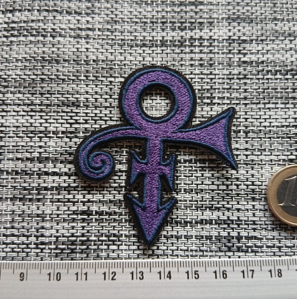 Prince vrij  mooie paarse shaped symbol patch p117, Ophalen of Verzenden, Nieuw, Kleding